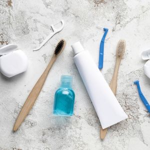 Dentifrice, brosse à dents, bain de bouche