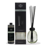 Un Coffret Diffuseur avec Bâtonnets au parfum parfum Dark Myth de Scentchips avec Flacon vert. 