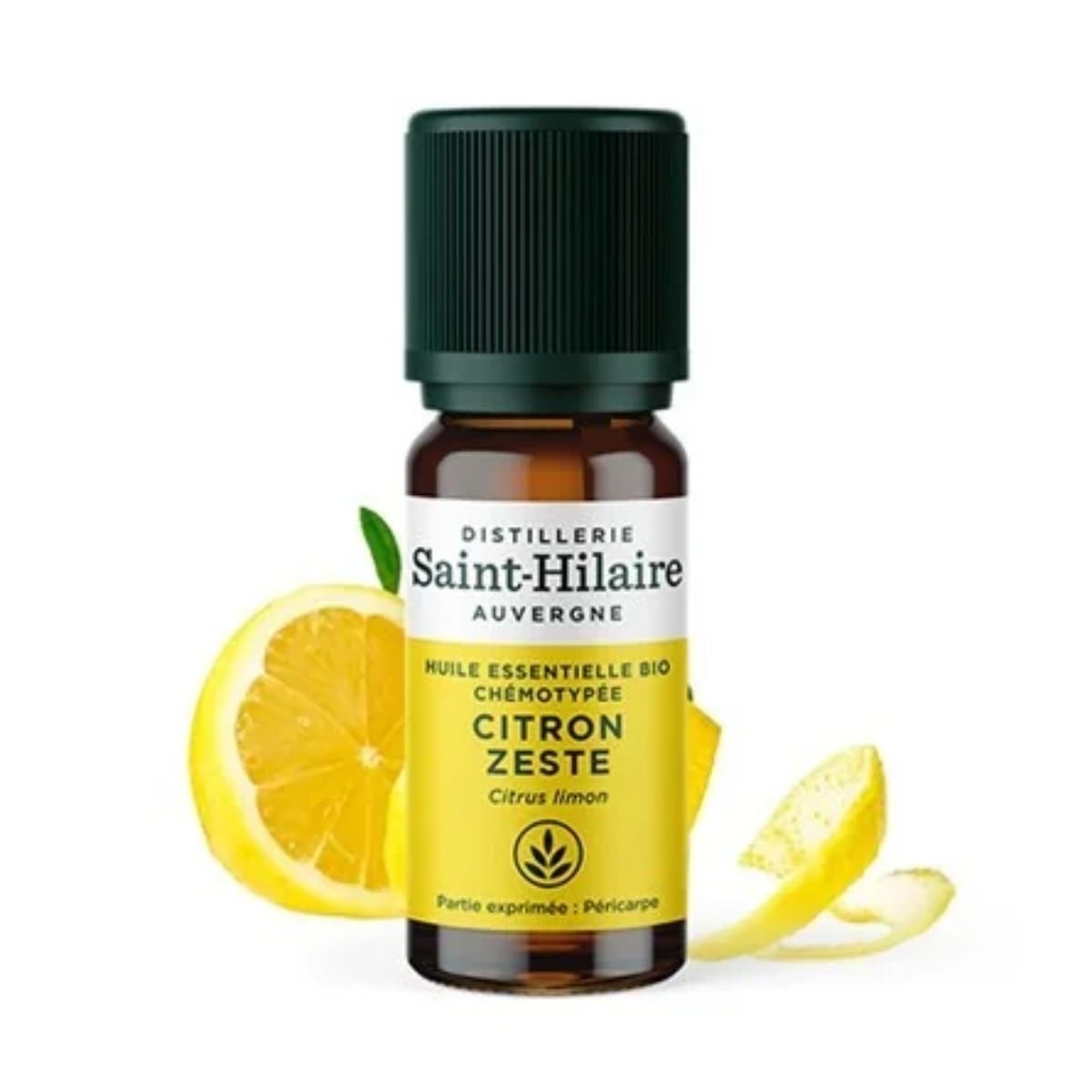 Un flacon de 10ml d'huile essentielle citron zeste de la distillerie Saint-Hilaire accompagné de citron en arrière plan.