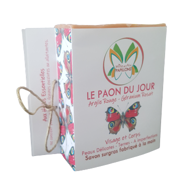 Ce savon est idéal pour les peaux ternes et à imperfections et vous séduira par son parfum délicat de rose.