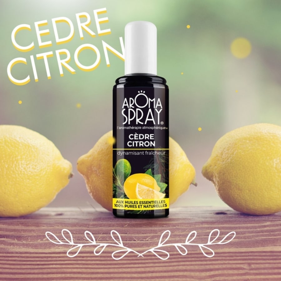 Un flacon de 100 ml de cèdre citron aromaspray avec des citrons jaunes en arrière plan posés sur une table en bois