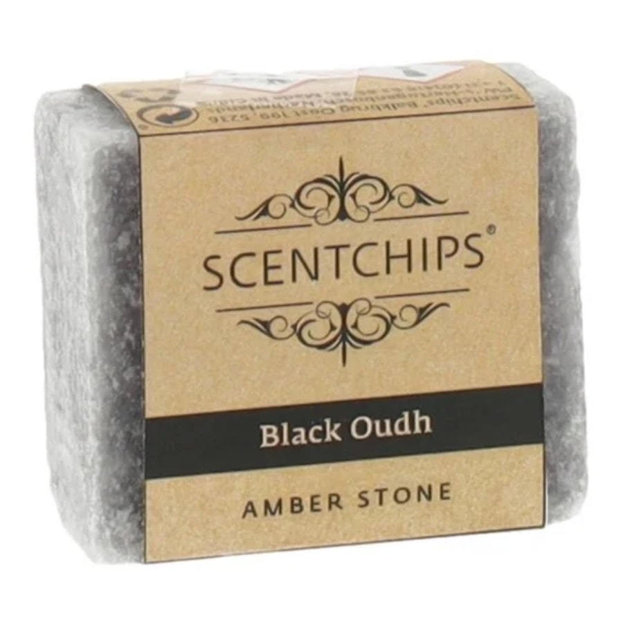 Un Carré d'ambre Black Oudh Scentchips avec son emballage