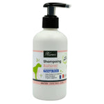 Un shampooing pour pelage gras pour chien et chat de 250ml de la marque Pilagreen.
